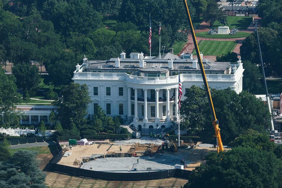 Trump building granite helipad on White House South Lawn