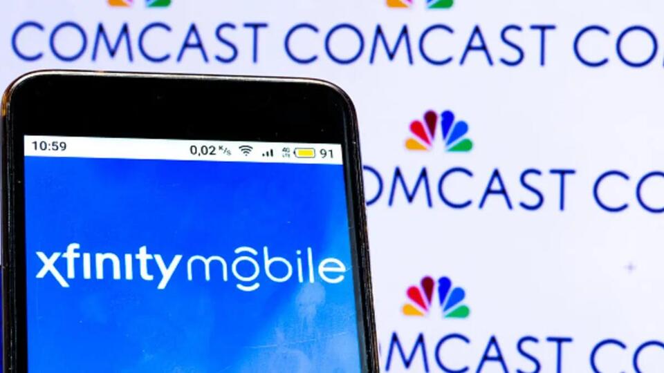 Comcast shifts strategy to mobile as fourth-quarter broadband numbers ...