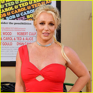 Britney Spears Reportedly Gets Warning After Smoking a Cigarette on  Airplane