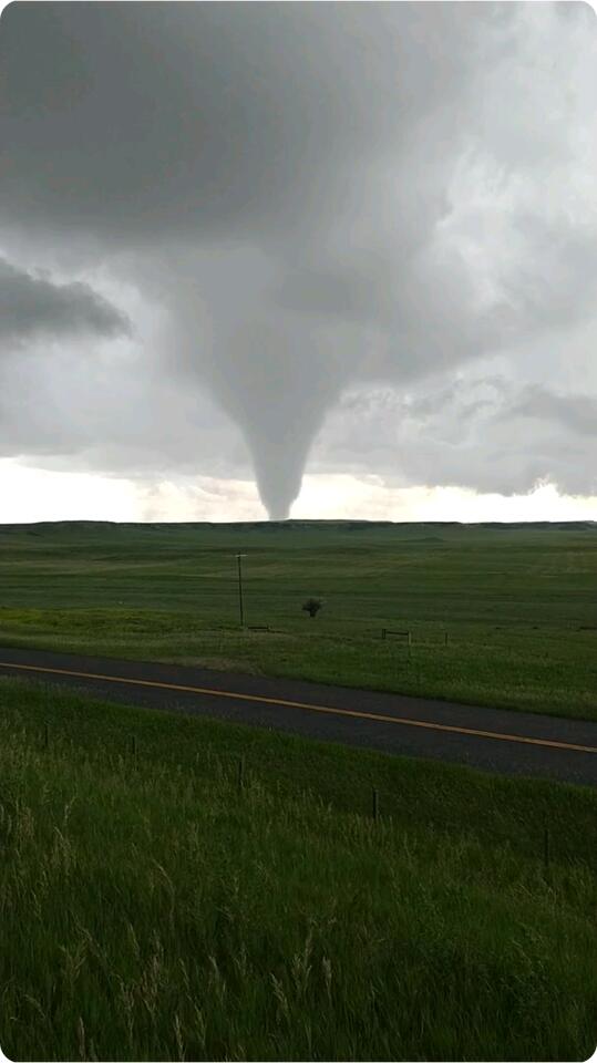 Storm Chasers Catch Tornado Touchdown - NewsBreak