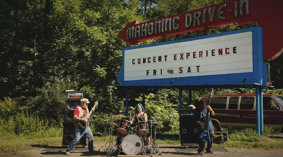 Video Premiere: Stinking Lizaveta – ‘Champion of My Mind’