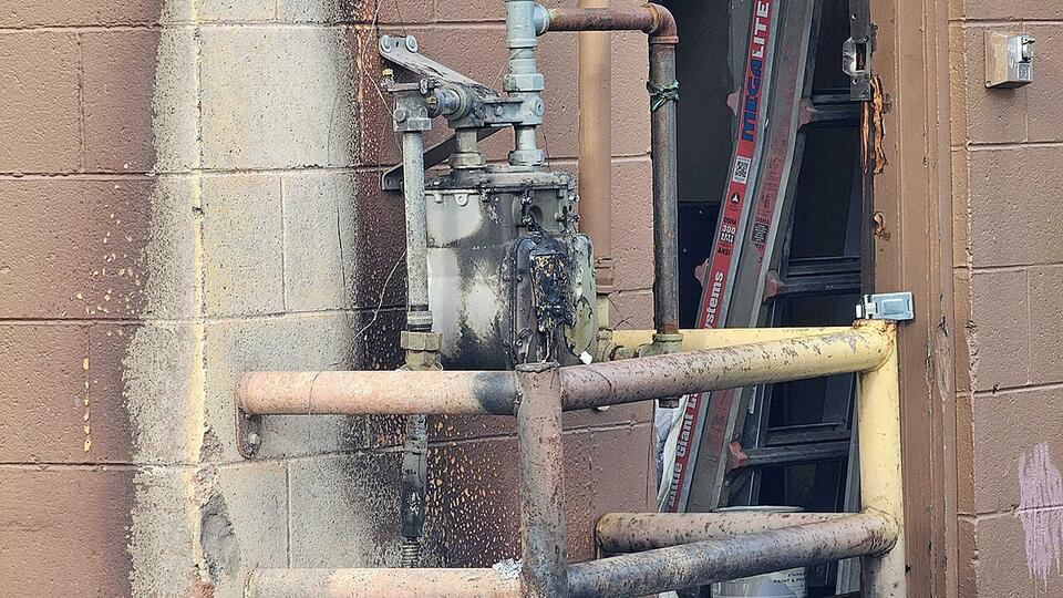 Gas meter fire prompts response at downtown Anchorage business - NewsBreak