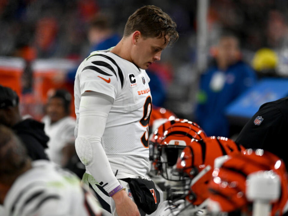 Joe Burrow Appeared To Be Wearing Hand Brace In Leaked Pregame Footage