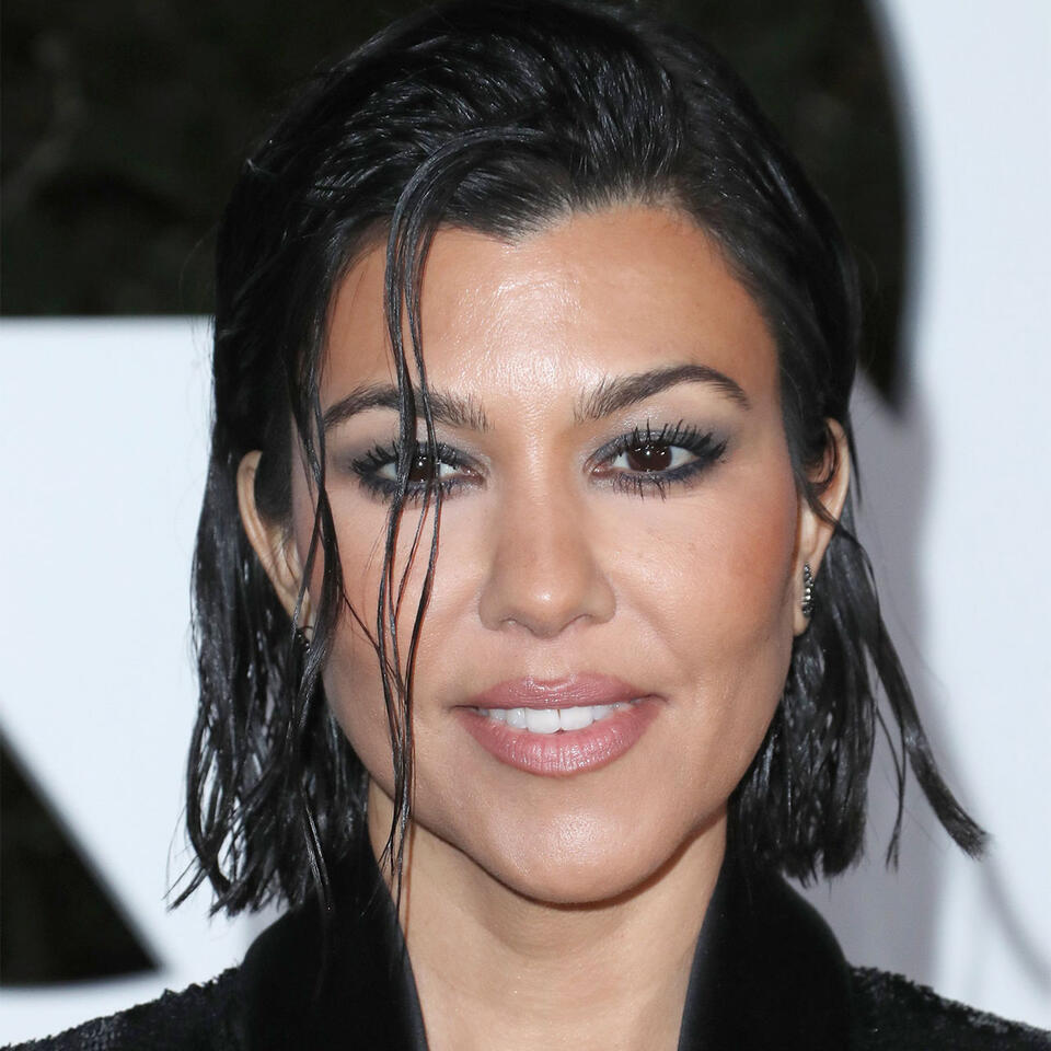 Kourtney Kardashian Shows Off Her Pregnancy Scar With A Crop Top In A(00)