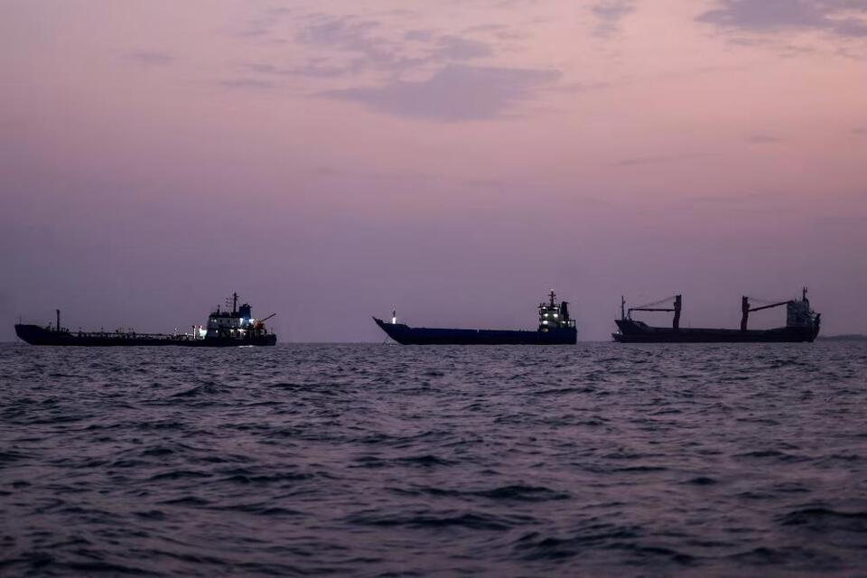 Markets tumble as concerns about Iran war and high AI spending collide