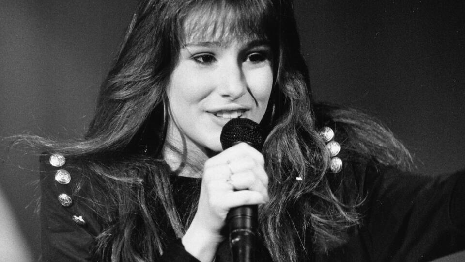 4 Debut Singles That Lit up the Charts in 1987 - NewsBreak
