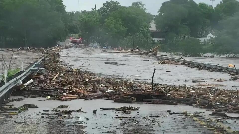 Texas lawmakers urge each other to donate in bipartisan flood relief
