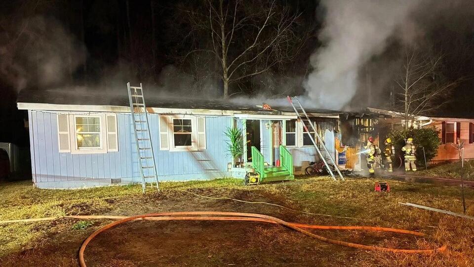 7 residents displaced after late-night house fire in Horry Co. - NewsBreak