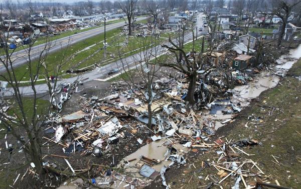 Tornadoes kill 3 and leave trails of destruction in the central US ...