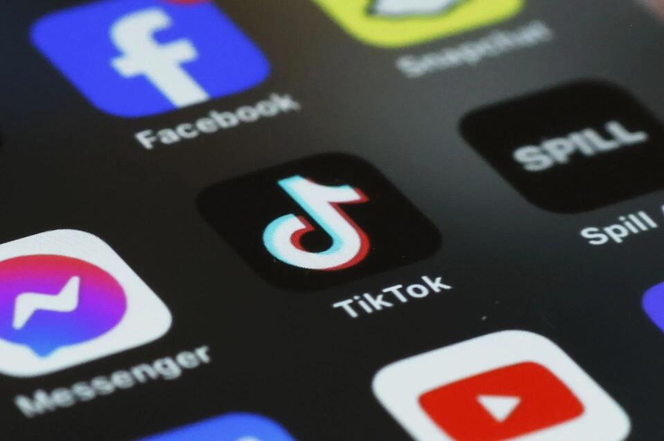 "RIP to TikTok lmao" Fans react hilariously as TikTok confirms it will
