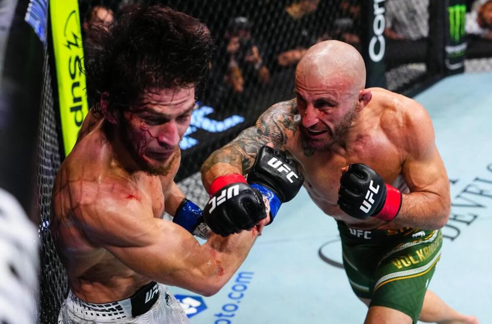 Highlights! Alexander Volkanovski decimates Movsar Evloev with violent second-round TKO