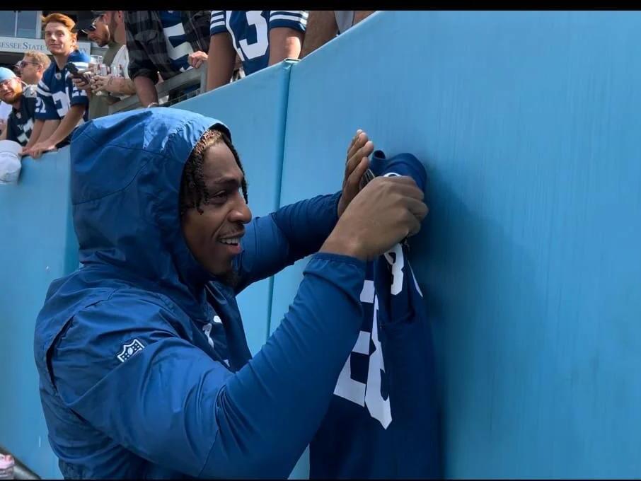 Watch Viral moment with Jonathan Taylor and fan in Nashville