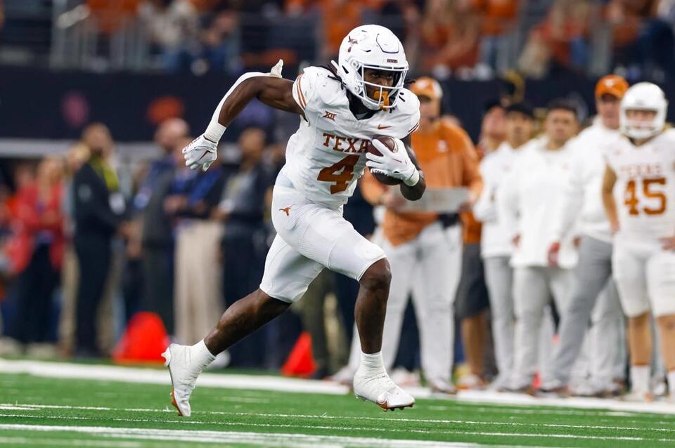 Two Longhorns named to Comeback Player of the Year watch list - NewsBreak