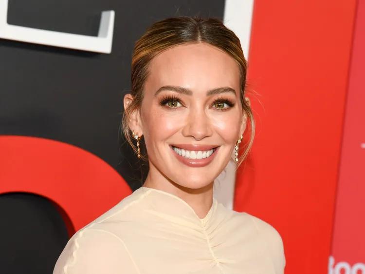 Hilary Duff Uses the Glowy Skin Tint That Her Makeup Artist Says Looks Like “Your Skin but Better”