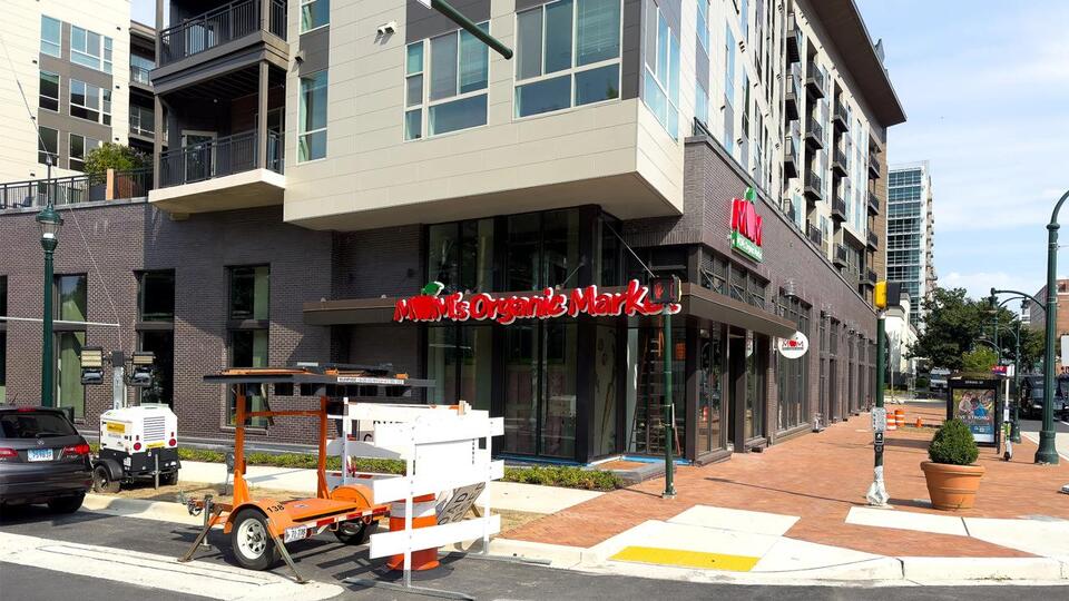 Signage Installed as MOM’s Organic Market Nears Downtown Silver Spring ...
