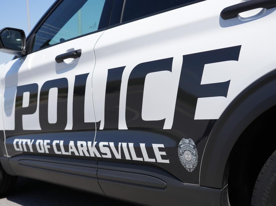 Driver killed in single car crash in Clarksville