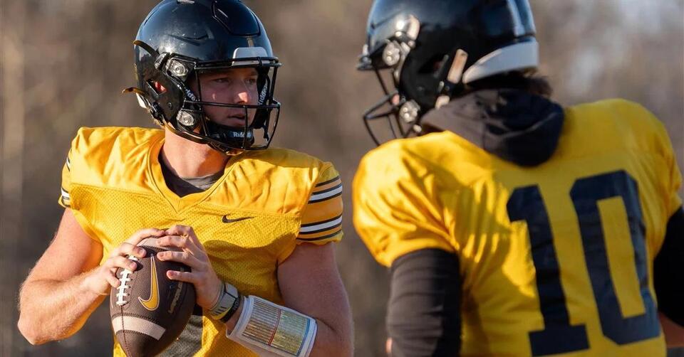 Eickholt: Playing Both Quarterbacks In Week One Means Everyone Wins