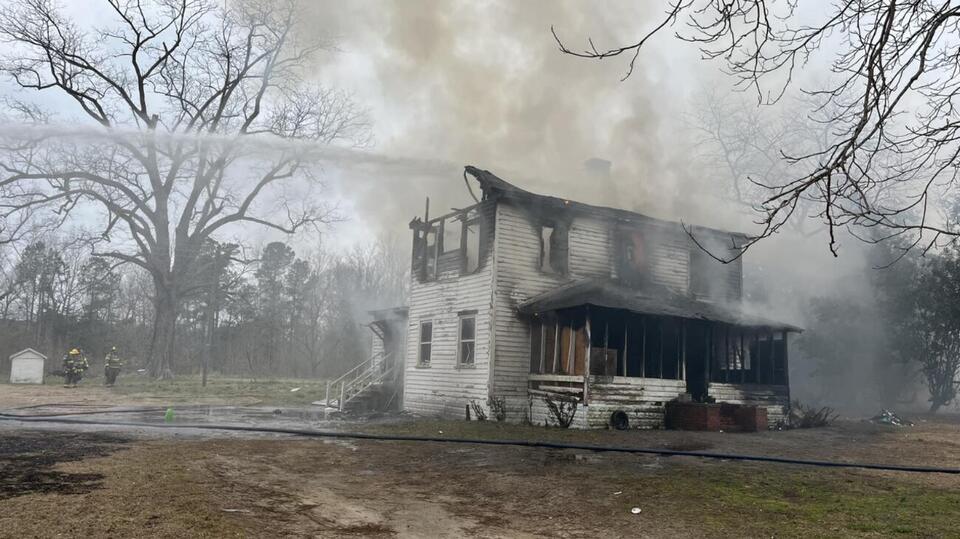10 displaced after Horry County house fire - NewsBreak