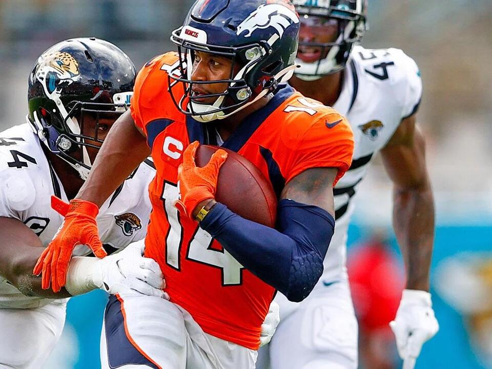 Selflearning AI reveals NFL against the spread, overunder, moneyline