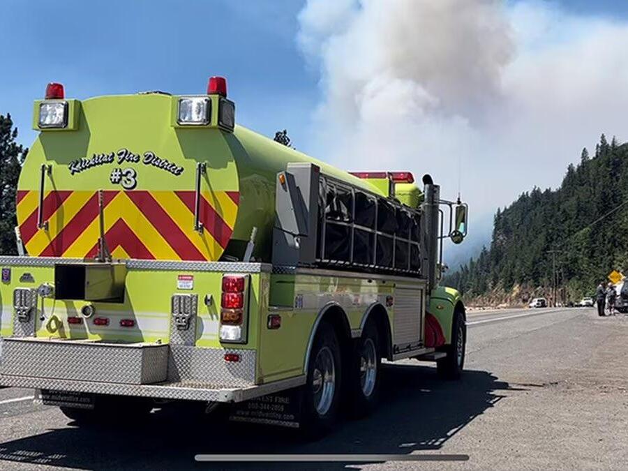 Evacuations ordered in wildfire near Underwood, Wash.