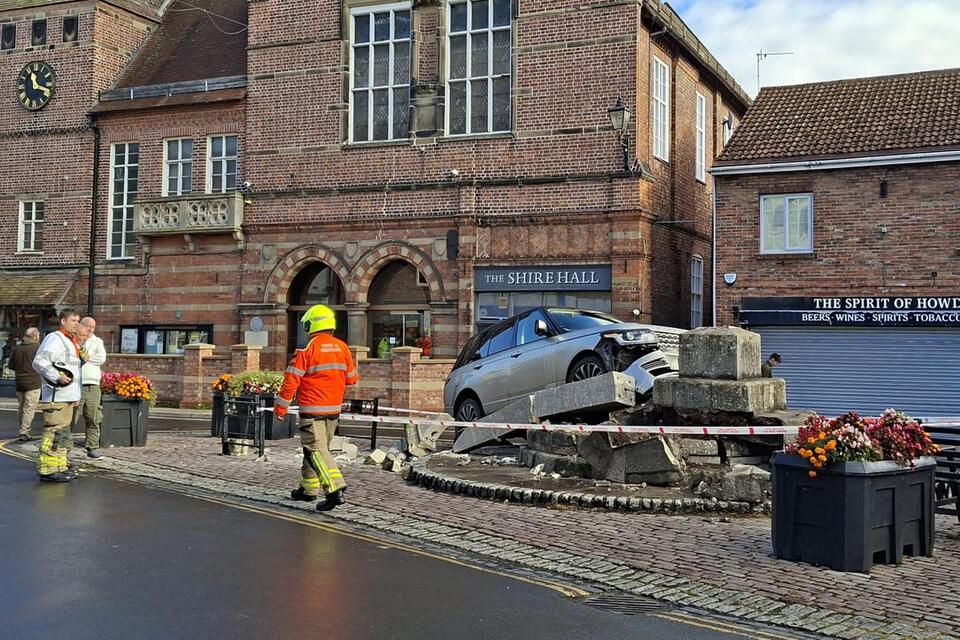 Car demolishes monument in market town collision - NewsBreak