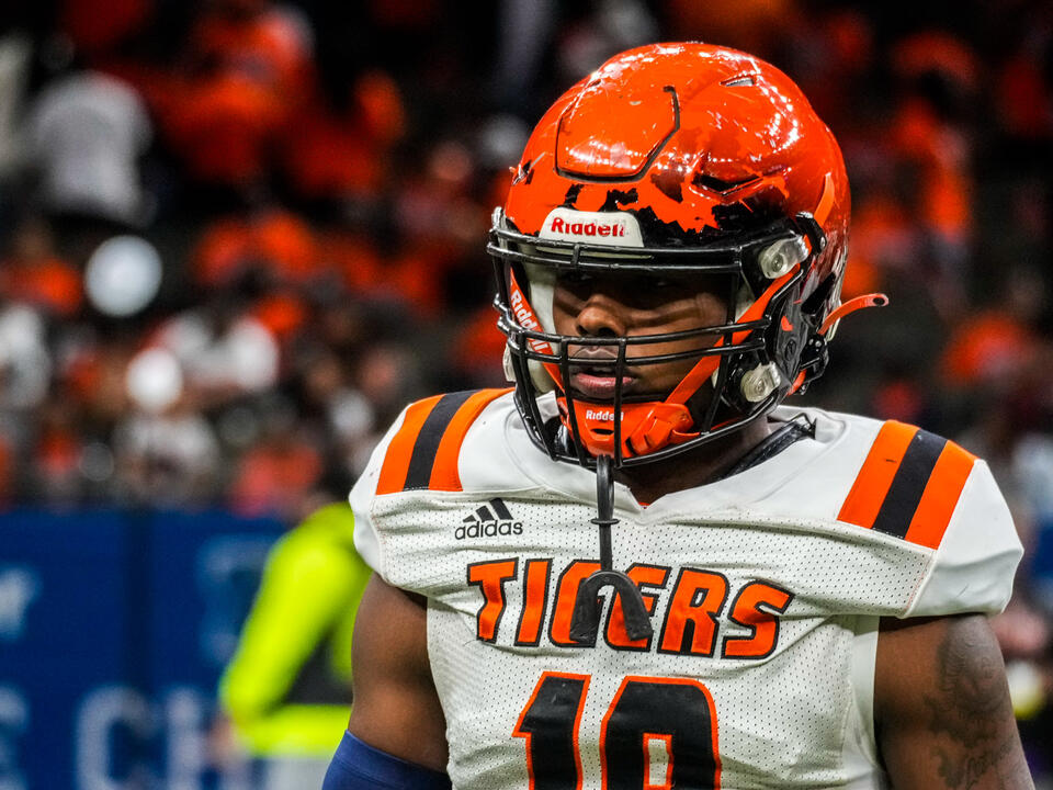 2025 4-star LB Corey Amos commits to Ole Miss