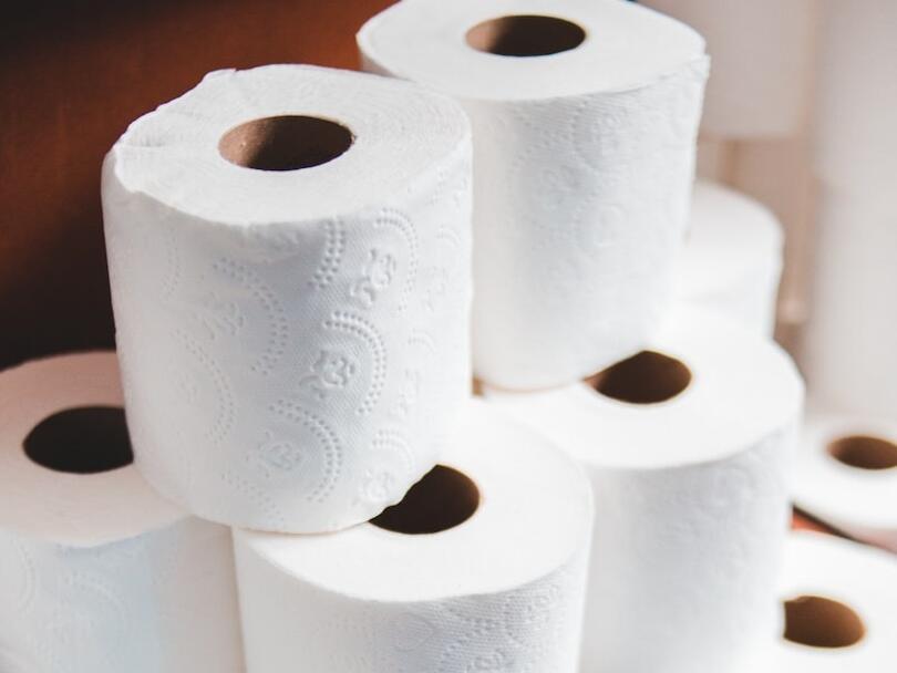 Man orders toilet paper online and is shocked when he receives 60
