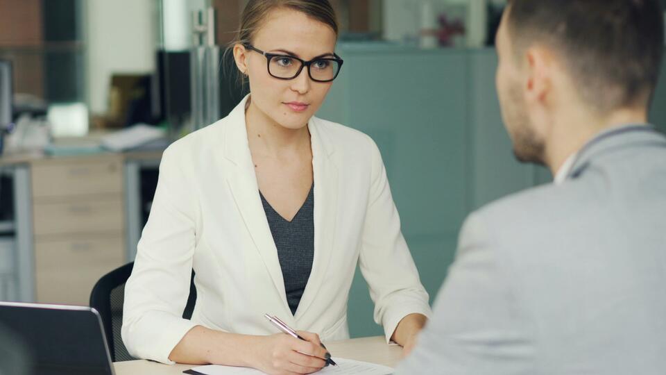 20 Job Interview Questions That Are Secretly Traps - NewsBreak