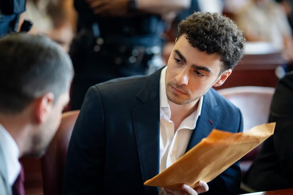 Mangione suffered 'extreme emotional disturbance' at time of killing, attorneys say