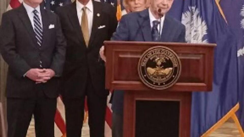 Gov. McMaster, SCDC honors former Gov. Richard Riley - NewsBreak