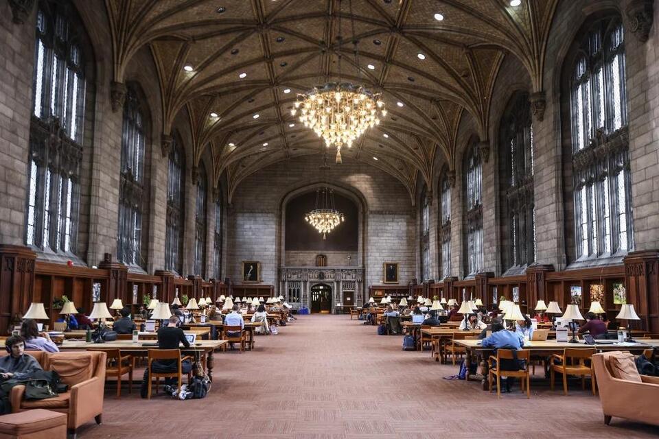 University of Chicago Law bans electronics in first-year law classes to combat AI