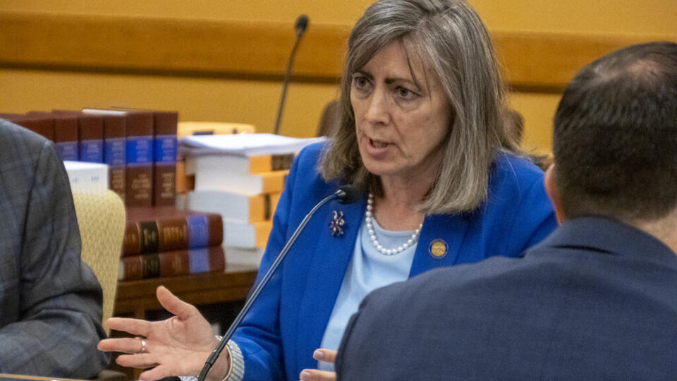 Kansas legislators send governor bill extending child support to ...
