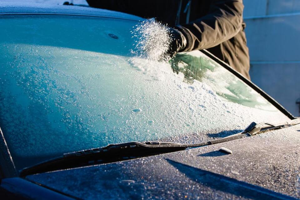 Warning issued over de-icing your car as drivers face potential fines ...