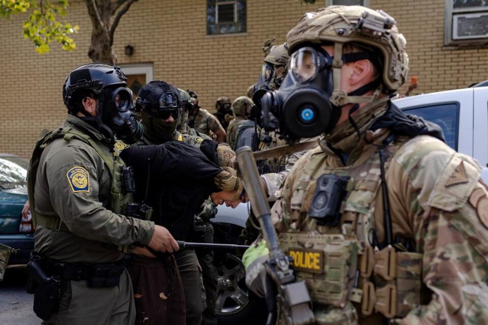 News Wrap: Judge says immigration officers operating in Chicago must