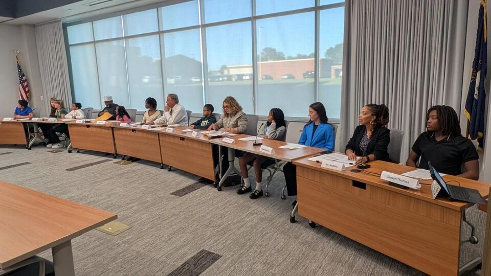 Students lead Paducah school board meeting through leadership program ...
