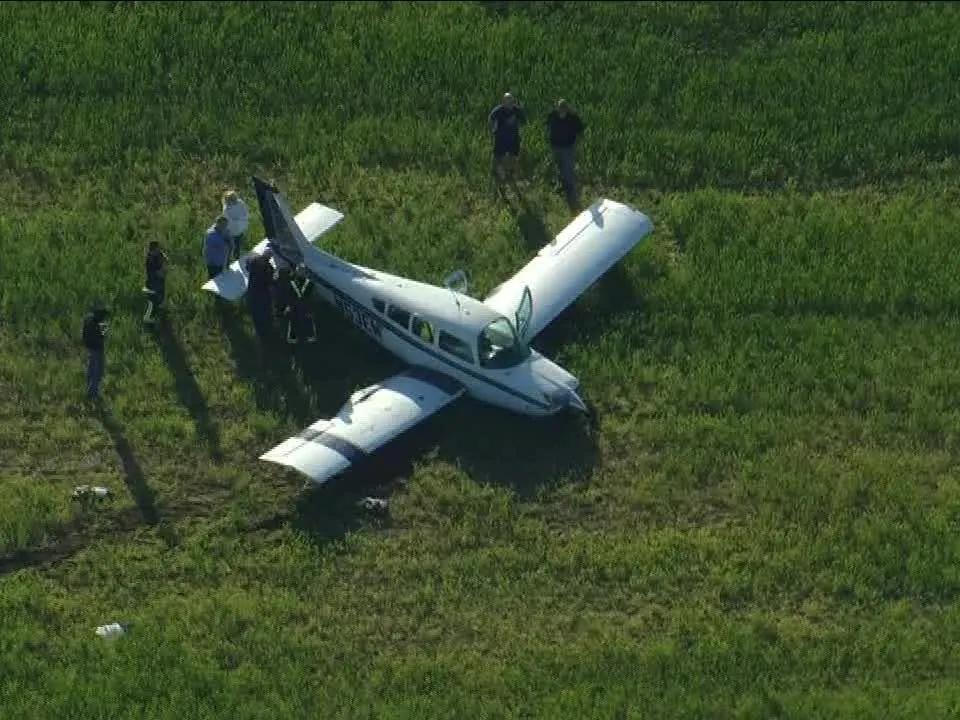 Small plane crashes off runway at South Jersey airport