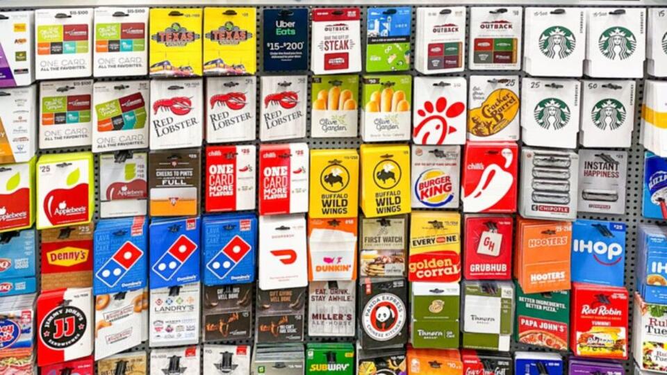Writer’s Gift Cards Offer Bite-Sized Hope to the Homeless - NewsBreak