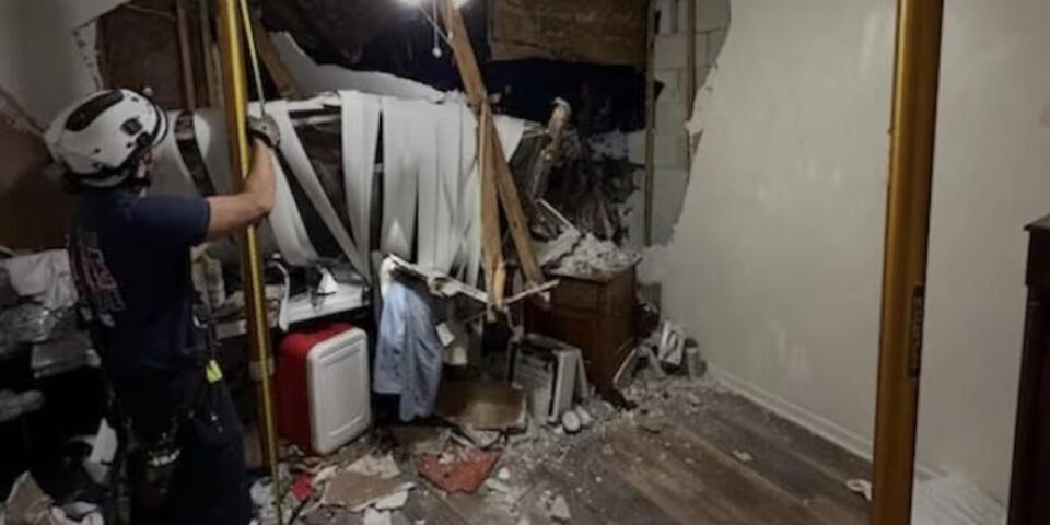 1 person injured after tree falls on house in Gainesville - NewsBreak