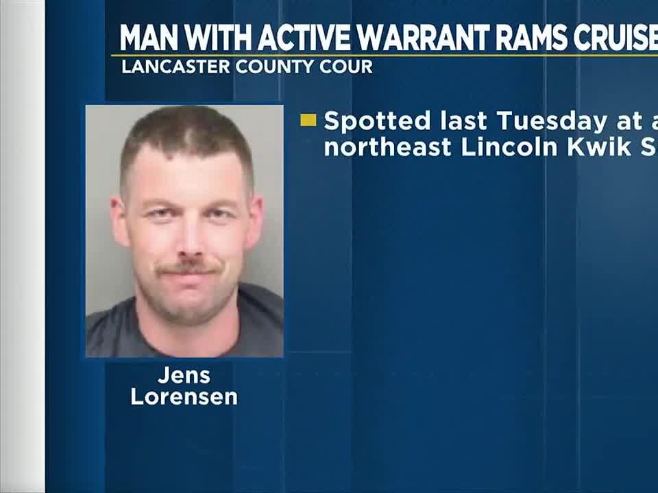 Lincoln man accused of ramming into police cruisers to escape arrest