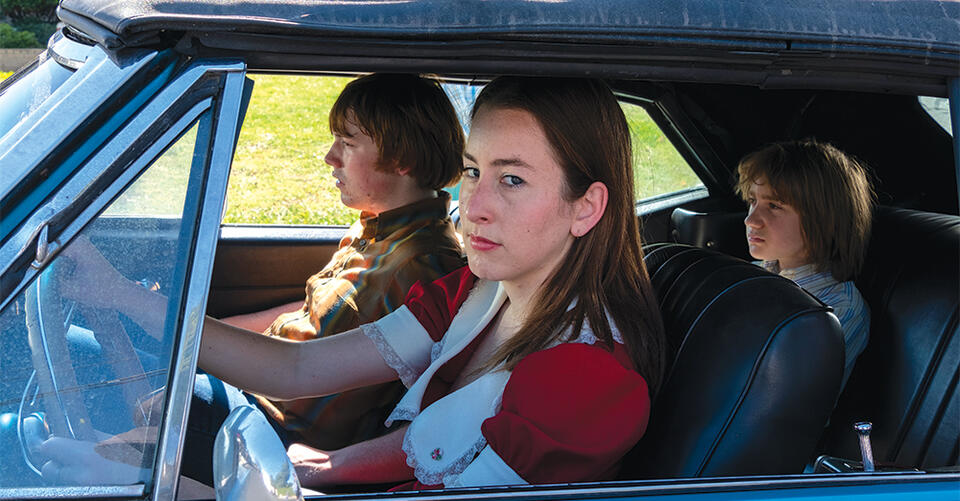 How Yearbooks Helped Costume Designer Mark Bridges Style ‘Licorice Pizza’ – NewsBreak