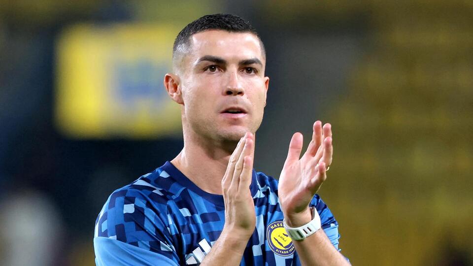 Video: Chinese girl steals Ronaldo's attention in the Roshn League ...