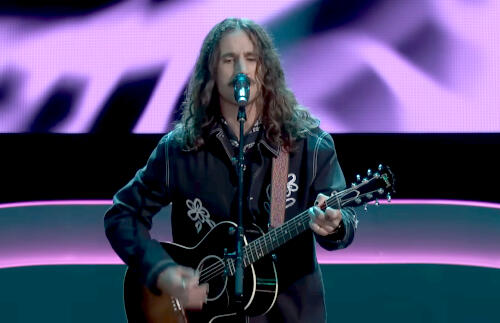 Aaron Rizzo The Voice 2025 Audition “Drops of Jupiter” Train, Season 27 ...