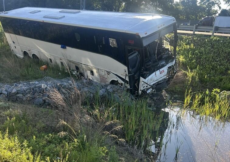 5 dead, dozens injured as bus plows into 6 vehicles in Virginia