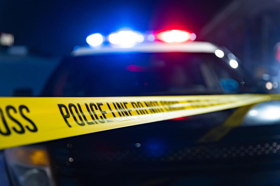 6 wounded as unidentified shooter opens fire on crowd in Chicago