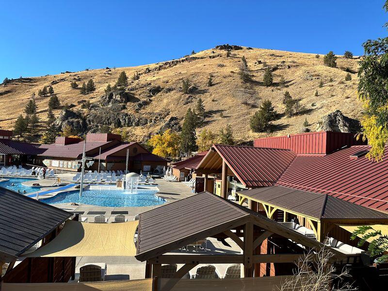 This Historic Oregon Hot Springs Resort Reopened With 30 Pools Set Like ...