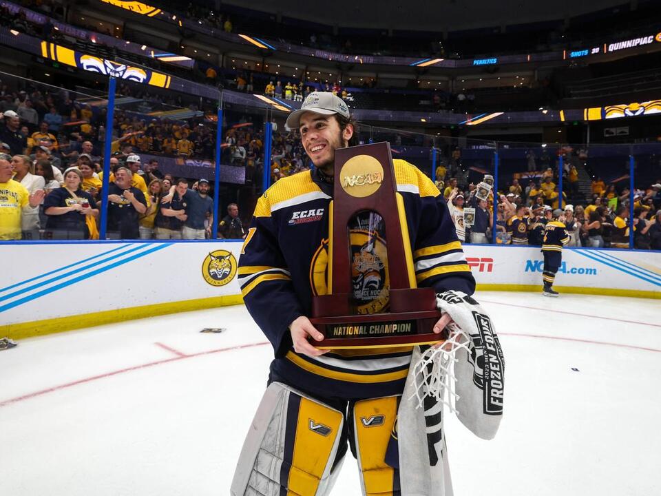 Quinnipiac hockey coach Rand Pecknold joins Boomer & Gio to celebrate QU's National Championship