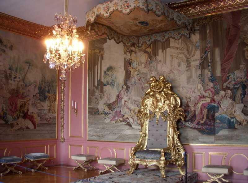 Oval Office to be Replaced with Trump White House Throne Room - NewsBreak
