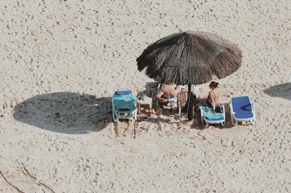 City enforces container ban on public beaches, warning visitors they ...