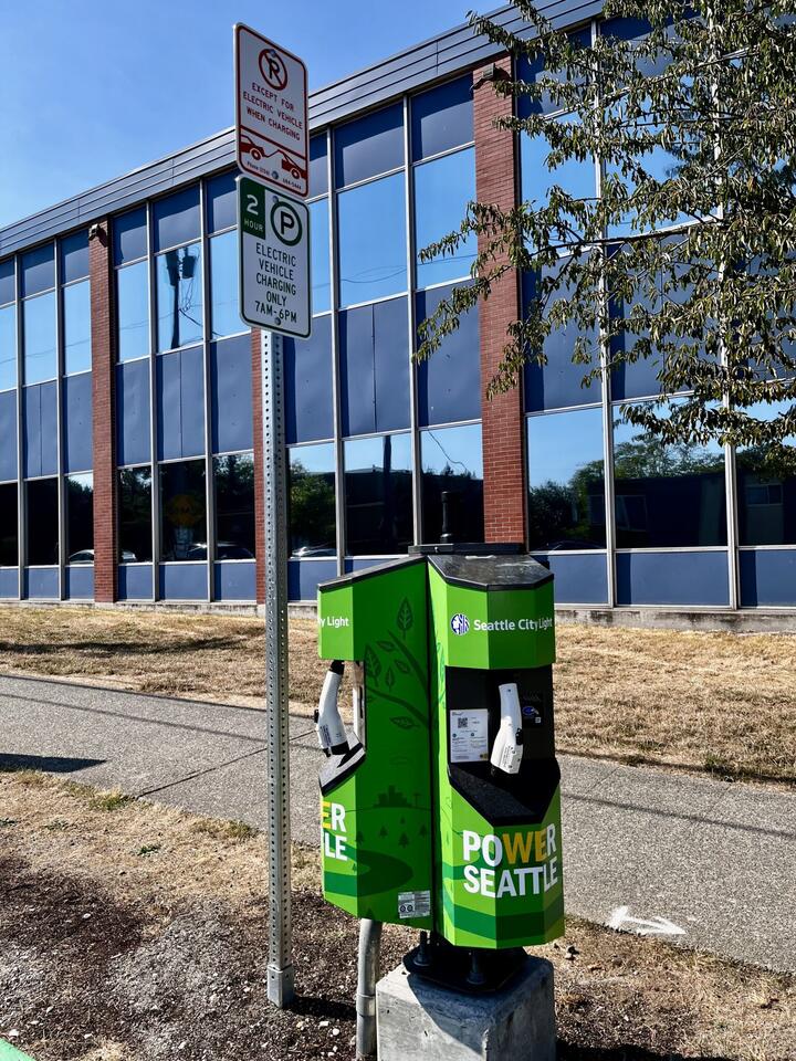 📢 Seattle taking requests for new curbside EV chargers - NewsBreak