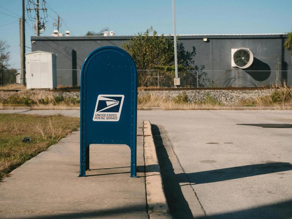 Will banks and post offices be open on Christmas Eve 2024?